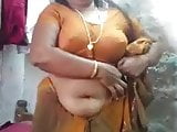 Cheating desi chubby aunty in saree strip for boyfriend 